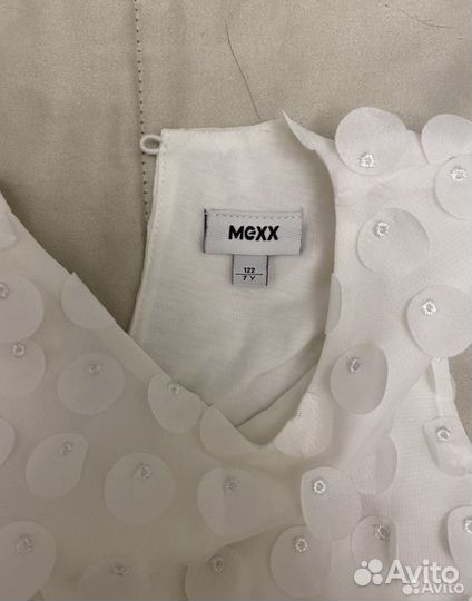 Платье белое нарядное