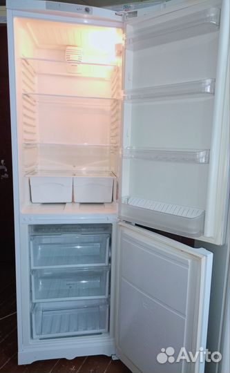 Холодильник Hotpoint Ariston