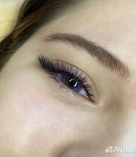 Наращивание ресниц и оформление бровей