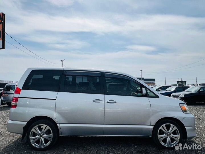 Toyota Noah 2.0 AT, 2003, 220 000 км