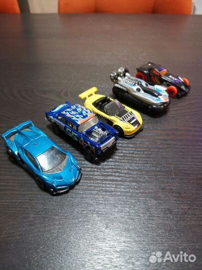 Модель автомобиля хот вилс Hot Wheels