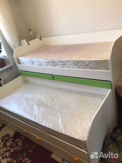 Кровать двухьярусная