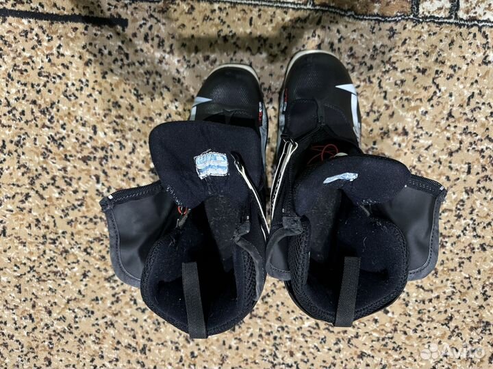 Лыжные ботинки атомик