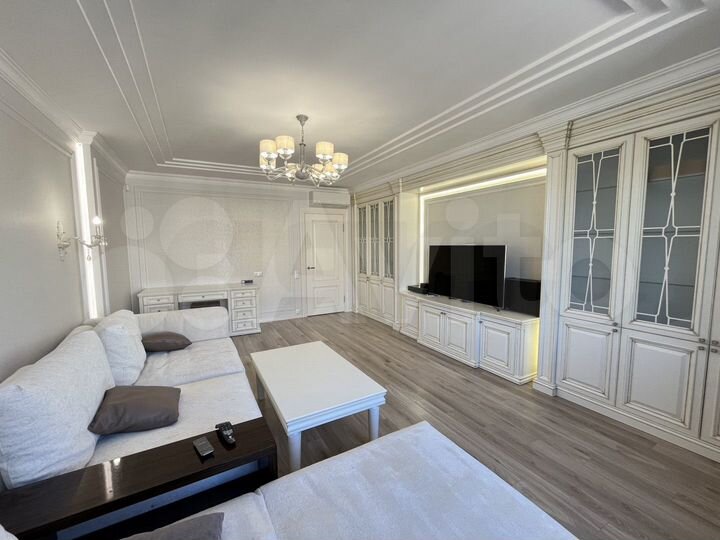 2-к. квартира, 83 м², 8/9 эт.