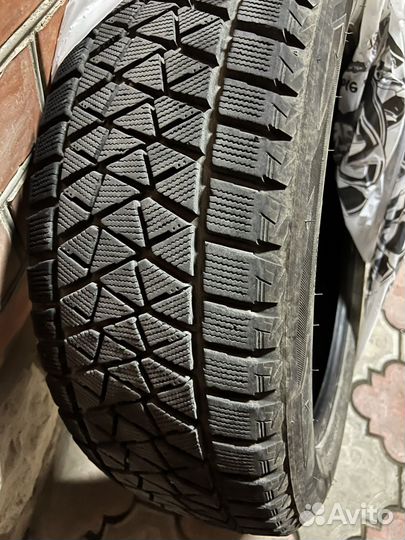 Bridgestone Blizzak DM-Z2 235/55 R19 105T