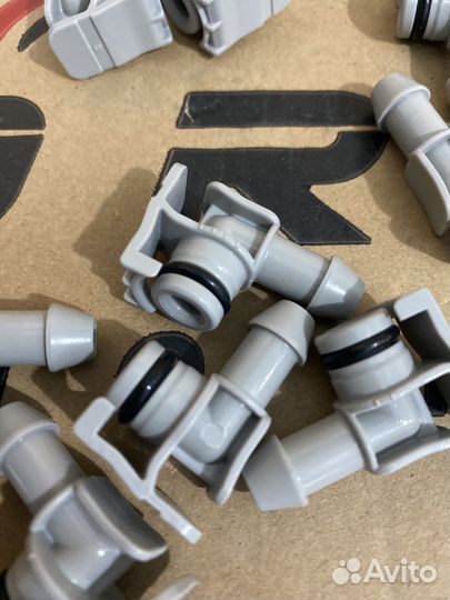 Штуцер соединения форсунки омывателя Toyota Camry