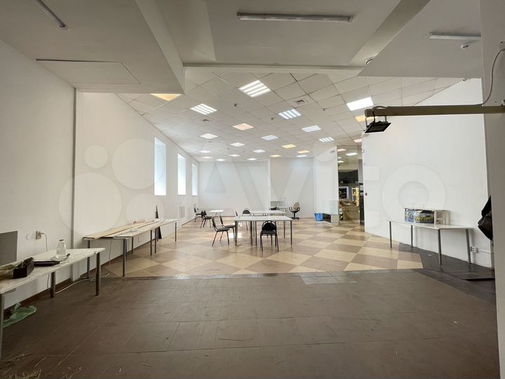 Помещение свободного назначения, 305 м²