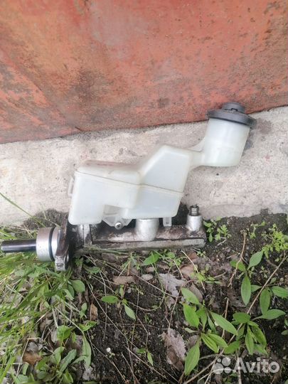 Главный тормозной цилиндр Тойота Королла NZE121