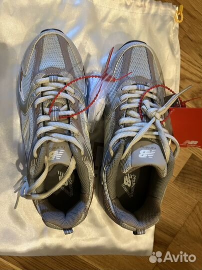 Кроссовки женские