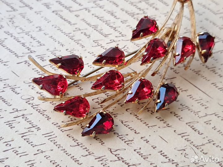 Брошь СССР с красными камнями