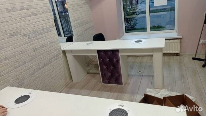 Маникюрный стол