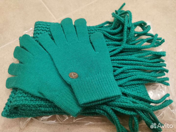 Перчатки и шарф