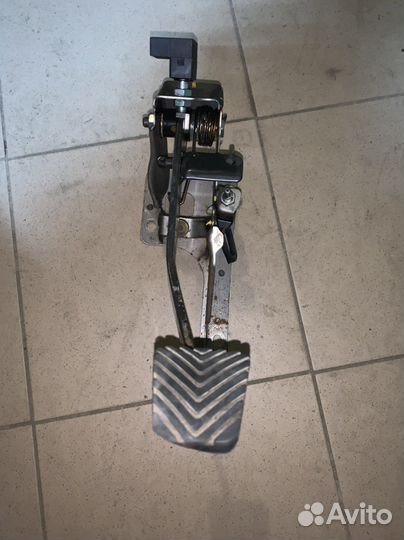 Педаль сцепления Kia Rio 3