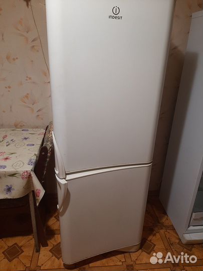 Холодильник Indesit