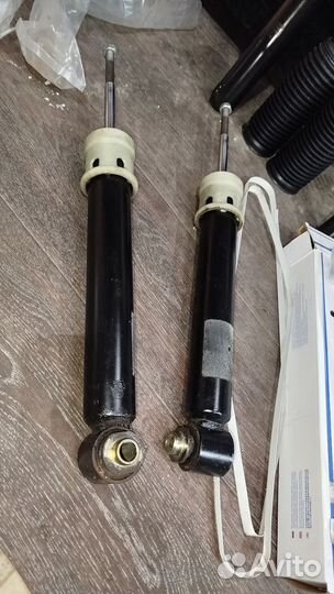 Шкоды Йети передние стойки и задние амортизаторы