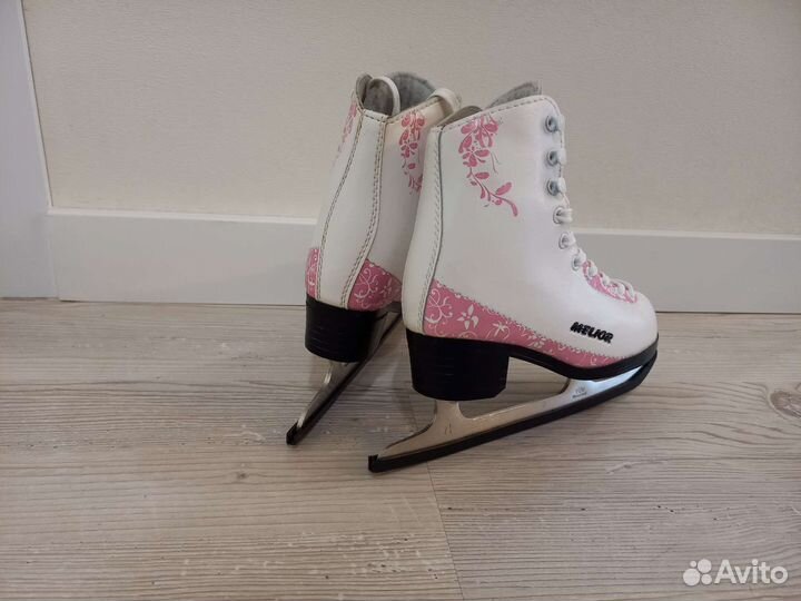 Коньки детские (для девочки, р.31)