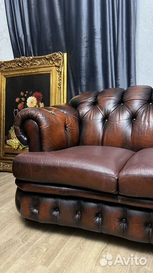 Кожаный диван в стиле Честерфилд. Англия