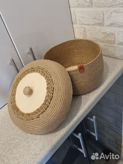 Корзина с крышкой из джута с деревянным дном