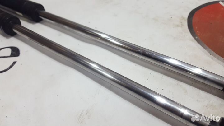 Амортизаторы крышки багажника Toyota Hiace LH129