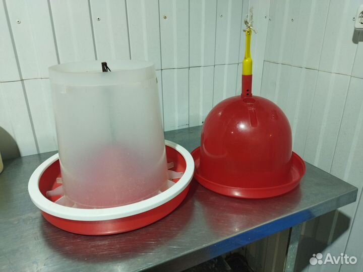 Кормушки и поилки для кур