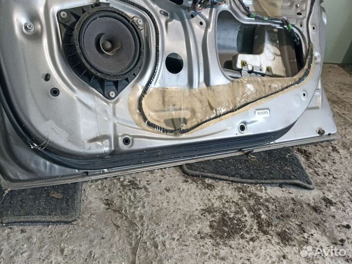 Дверь передняя правая Toyota Yaris Vitz SCP10