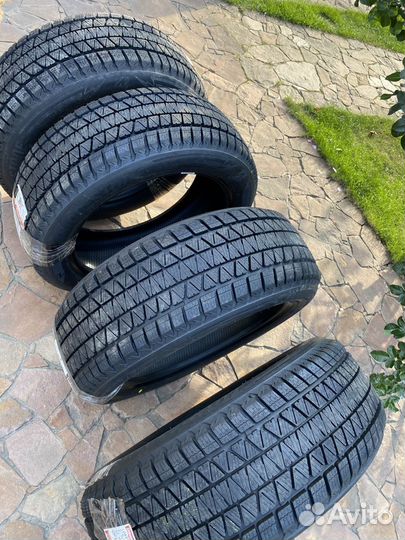 Bridgestone Blizzak DM-V3 275/45 R21 110T