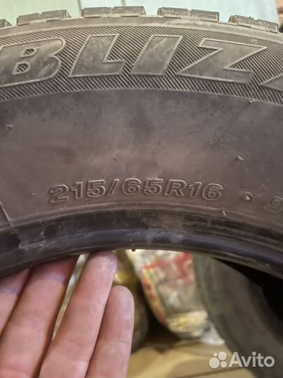 Bridgestone Blizzak Revo GZ 215/65 R16