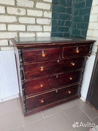 Шкафы и комоды старинные