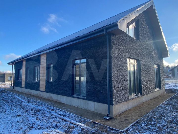 Коттедж 316 м² на участке 12 сот.