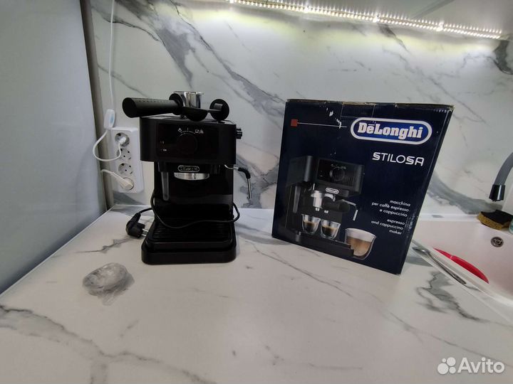 Delongi Stilosa кофемашина рожковая