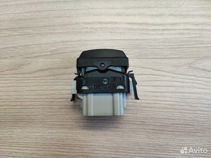 Кнопка обогрева сидений Renault Sandero Stepway