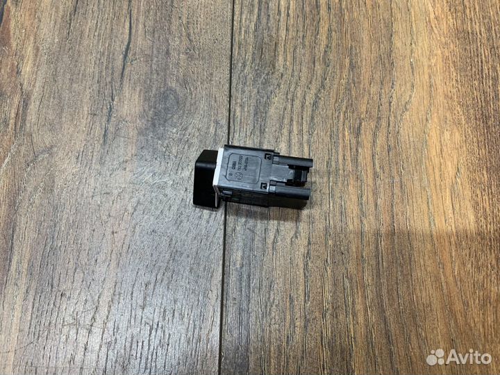 Volkswagen Golf Plus Кнопка аварийной сигнализации