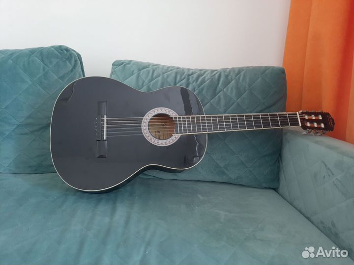 Акустическая гитара