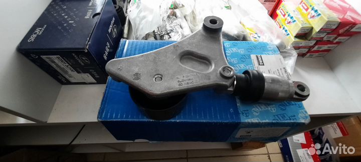 Натяжитель ремня приводного toyota