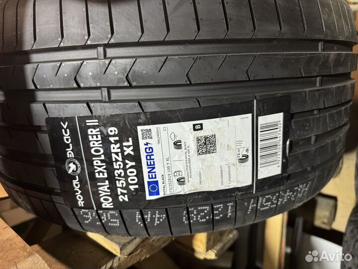 Royal Black Royal Explorer II 275/35 R19