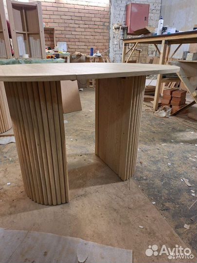 Стол обеденный с рейками раздвижной