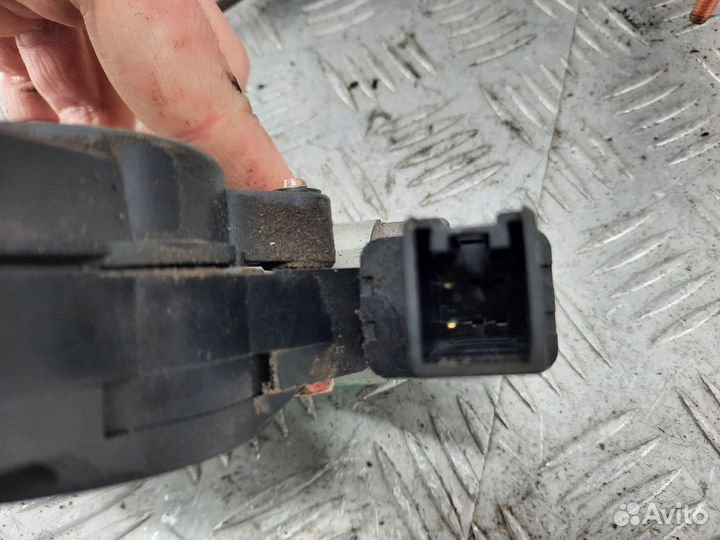 Стеклоподъёмник задний правый Мазда Атенза GG