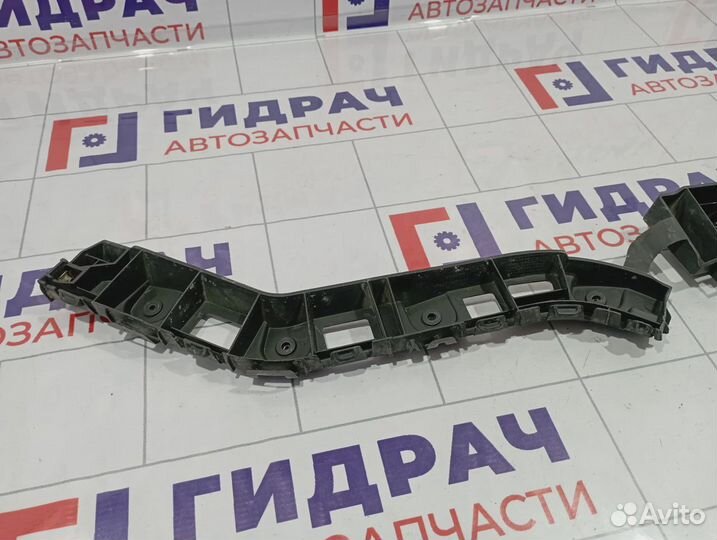 Кронштейн переднего бампера правый Chevrolet Cobalt (T250) 52049415