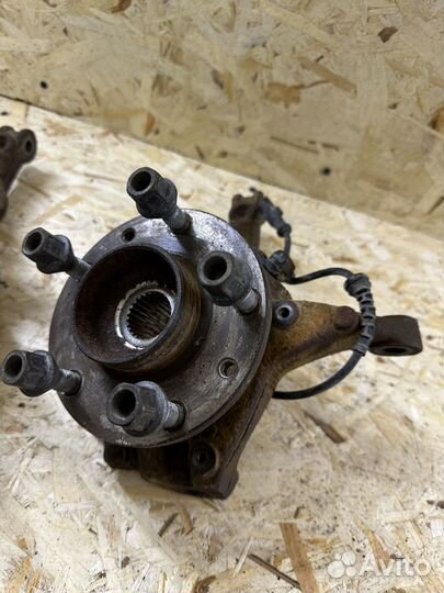 Передние поворотные кулаки Renault Kaptur