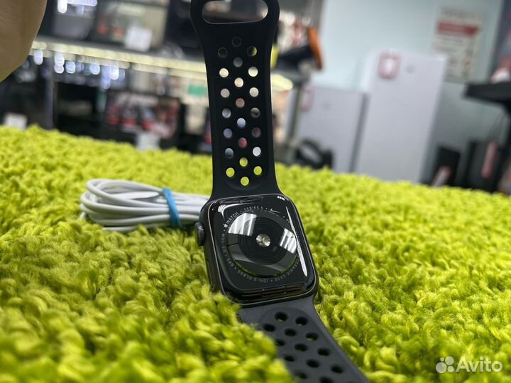 Умные часы Apple Watch Series 5 40мм
