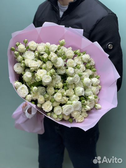 Кустовая роза пиона видная