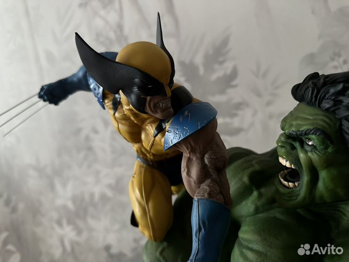 Sideshow Hulk vs Wolverine