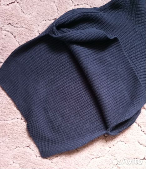 Жилет вязаный с воротником хомут