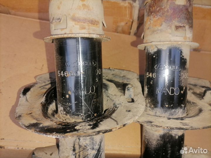 Передние стойки амортизаторы на киа Рио б/у