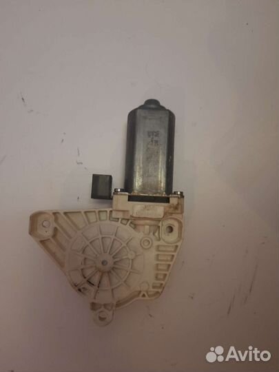 Моторчик стеклоподьемника VW Пассат B8