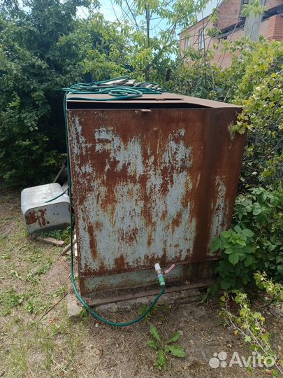 Трех кубовая ёмкость для воды