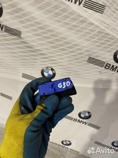 Кнопка открывания/закрывания багажника BMW G30