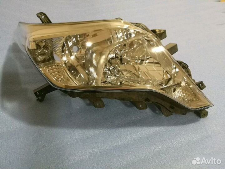 Фара правая Toyota Land Cruiser Prado 150