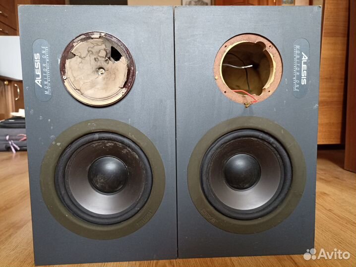 Студийные мониторы пара Alesis б/у