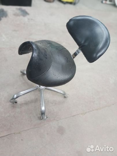 Кресло мастера маникюра